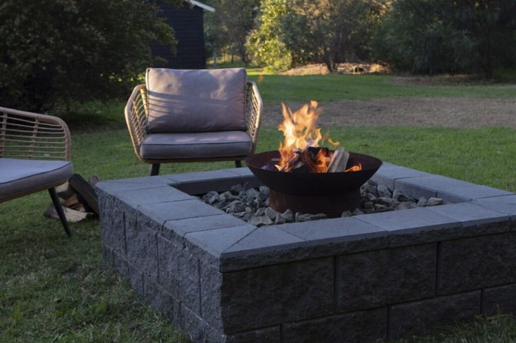 Install a DIY Fire Pit Using Concrete Blocks