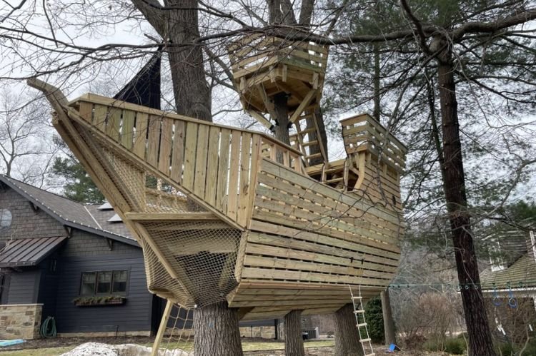 Themed Tree Houses: Pirates, Castles, and More